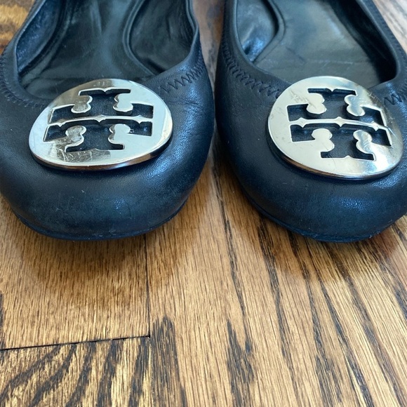 Black Tory Burch Reva ballet flats with silver logo. Good used condition - Picture 6 of 12